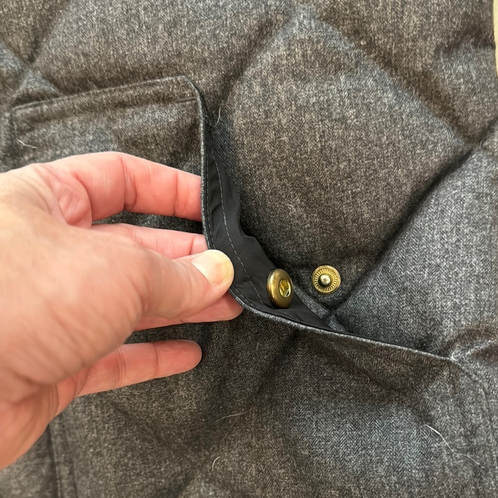 🦋Stylish J. Crew Down Quilted Vest in Charcoal with Gold Zipper Accent🦋 - Picture 4 of 8